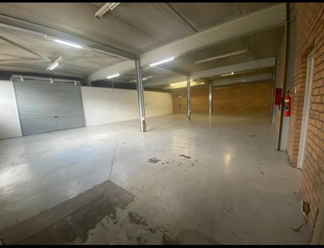 400M² WAREHOUSE TO LET IN EASTGATE